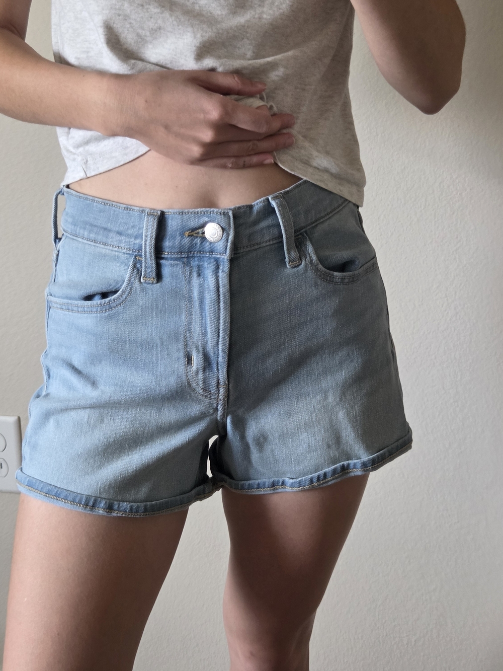Old Navy High-Rise Wow Light Wash Denim Shorts - Size 00/small